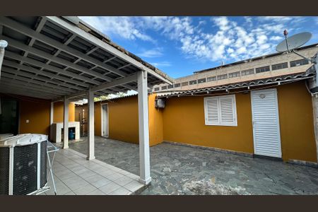 Casa de condomínio para alugar com 120m², 4 quartos e 5 vagasÁrea externa