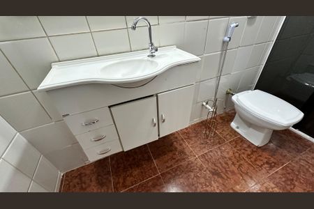 Casa de condomínio para alugar com 120m², 4 quartos e 5 vagasBanheiro Social