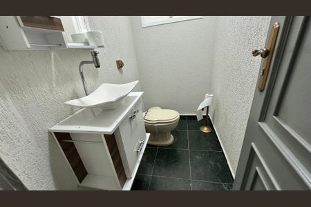 Casa de condomínio para alugar com 120m², 4 quartos e 5 vagasLavabo