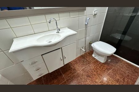 Casa de condomínio para alugar com 120m², 4 quartos e 5 vagasBanheiro Social