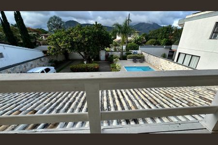 Casa de condomínio para alugar com 120m², 4 quartos e 5 vagasVaranda