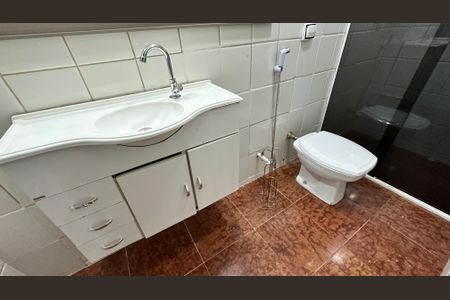 Casa de condomínio para alugar com 120m², 4 quartos e 5 vagasBanheiro Social