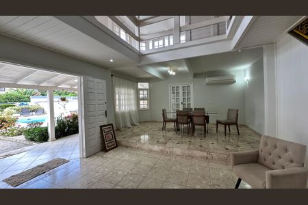 Sala de casa de condomínio para alugar com 4 quartos, 120m² em Recreio dos Bandeirantes, Rio de Janeiro