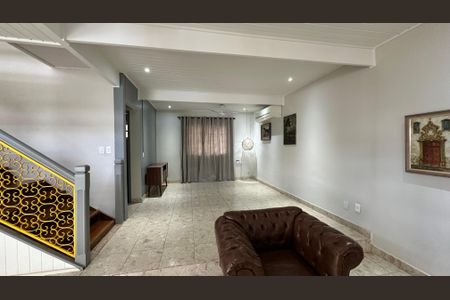 Sala de casa de condomínio para alugar com 4 quartos, 120m² em Recreio dos Bandeirantes, Rio de Janeiro