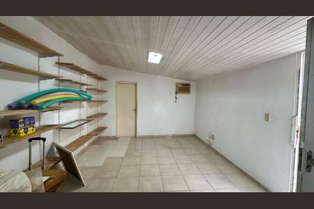 Casa de condomínio para alugar com 120m², 4 quartos e 5 vagasEdícula