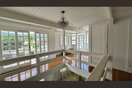 Casa de condomínio para alugar com 120m², 4 quartos e 5 vagasHall