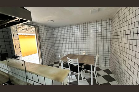 Casa de condomínio para alugar com 120m², 4 quartos e 5 vagasCozinha