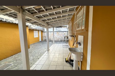 Casa de condomínio para alugar com 120m², 4 quartos e 5 vagasÁrea de Serviço