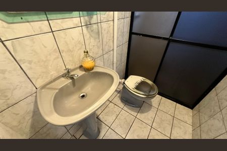 Casa de condomínio para alugar com 120m², 4 quartos e 5 vagasBanheiro de serviço