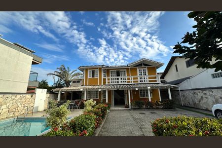 Casa de condomínio para alugar com 120m², 4 quartos e 5 vagasFachada