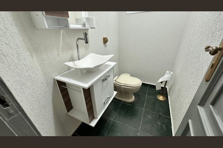 Casa de condomínio para alugar com 120m², 4 quartos e 5 vagasLavabo