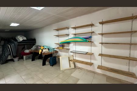 Casa de condomínio para alugar com 120m², 4 quartos e 5 vagasEdícula