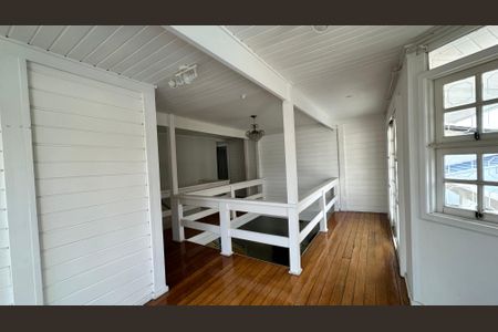 Casa de condomínio para alugar com 120m², 4 quartos e 5 vagasHall