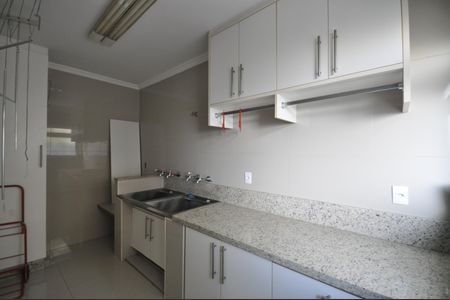 Casa para alugar com 800m², 3 quartos e 4 vagasÁrea de Serviço