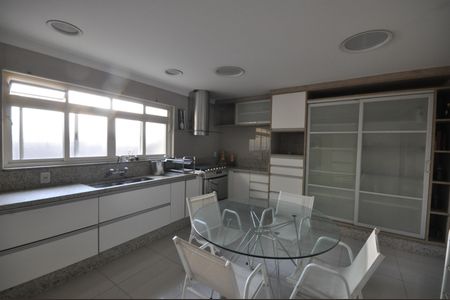 Casa para alugar com 800m², 3 quartos e 4 vagasCozinha