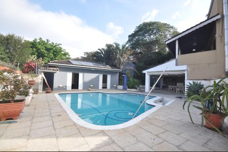 Casa para alugar com 800m², 3 quartos e 4 vagasPiscina