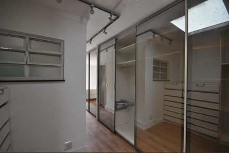 Closet da Suíte master de casa para alugar com 3 quartos, 800m² em Vila Albertina, São Paulo