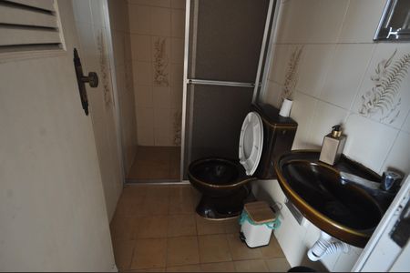 Casa para alugar com 800m², 3 quartos e 4 vagasBanheiro da garagem