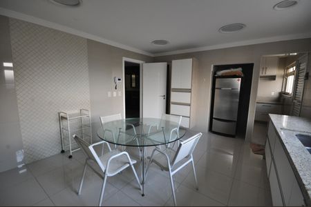 Casa para alugar com 800m², 3 quartos e 4 vagasCozinha