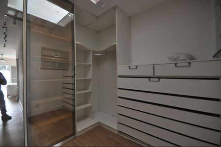 Casa para alugar com 800m², 3 quartos e 4 vagasCloset da Suíte master