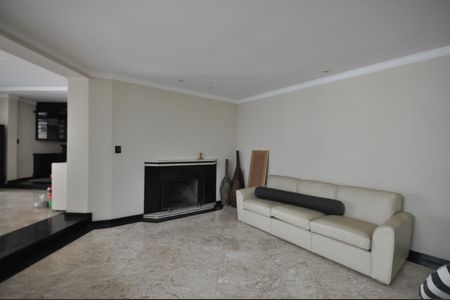 Casa para alugar com 800m², 3 quartos e 4 vagasSala de TV