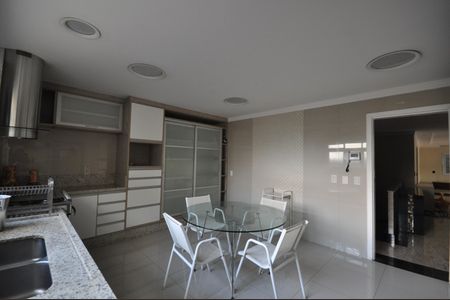 Casa para alugar com 800m², 3 quartos e 4 vagasCozinha