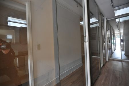 Closet de casa para alugar com 3 quartos, 800m² em Vila Albertina, São Paulo