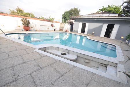 Casa para alugar com 800m², 3 quartos e 4 vagasPiscina