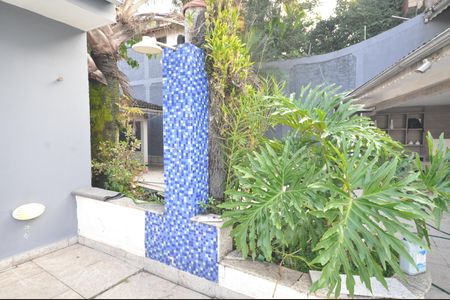 Casa para alugar com 800m², 3 quartos e 4 vagasDucha