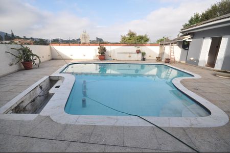 Casa para alugar com 800m², 3 quartos e 4 vagasPiscina