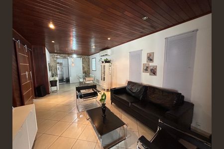 Sala de casa para alugar com 3 quartos, 450m² em Madureira, Rio de Janeiro