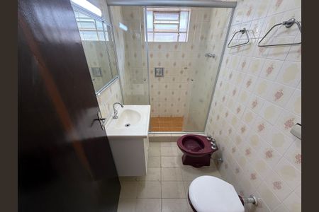 Casa para alugar com 200m², 3 quartos e 3 vagasBanheiro social