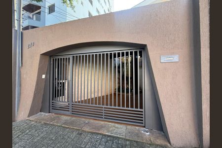Casa para alugar com 200m², 3 quartos e 3 vagasFachada