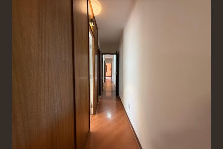 Casa para alugar com 200m², 3 quartos e 3 vagasCorredor