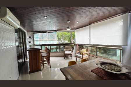 Apartamento à venda com 144m², 3 quartos e 3 vagasVaranda