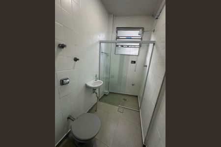 Banheiro de apartamento para alugar com 1 quarto, 39m² em Itararé, São Vicente