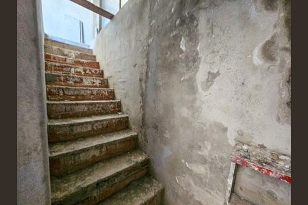 Escada de casa para alugar com 4 quartos, 90m² em Jardim São Luís, São Paulo