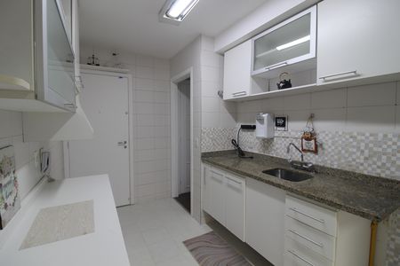 Cozinha de apartamento à venda com 4 quartos, 108m² em Cidade São Francisco, São Paulo