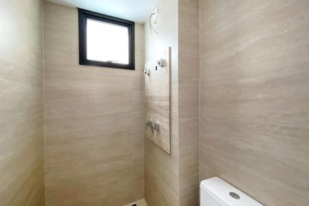 Apartamento à venda com 101m², 3 quartos e 2 vagas Apartamento à venda com 101m², 3 quartos e 2 vagasBanheiro das Semisuites