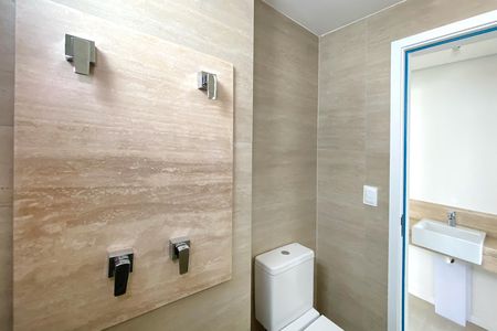 Apartamento à venda com 101m², 3 quartos e 2 vagas Apartamento à venda com 101m², 3 quartos e 2 vagasBanheiro das Semisuites