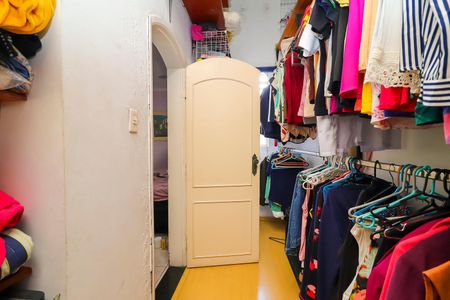 Casa para alugar com 250m², 4 quartos e 2 vagasCloset da suíte