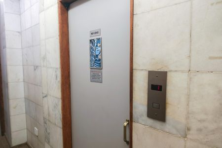 Elevador de apartamento para alugar com 3 quartos, 93m² em Humaitá, Rio de Janeiro