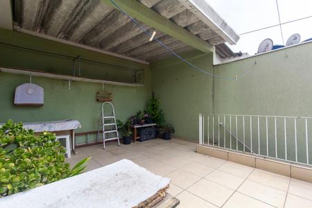 Casa à venda com 202m², 5 quartos e 3 vagas Casa à venda com 202m², 5 quartos e 3 vagasVaranda