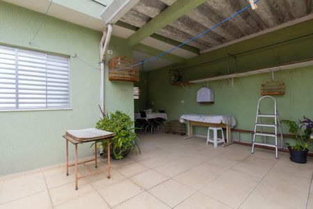 Casa à venda com 202m², 5 quartos e 3 vagas Casa à venda com 202m², 5 quartos e 3 vagasVaranda