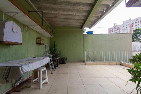 Casa à venda com 202m², 5 quartos e 3 vagas Casa à venda com 202m², 5 quartos e 3 vagasVaranda