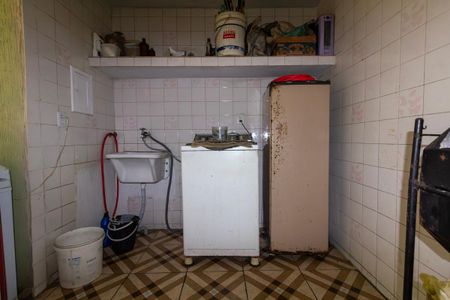 Casa à venda com 202m², 5 quartos e 3 vagas Casa à venda com 202m², 5 quartos e 3 vagasQuintal e Área de Serviço
