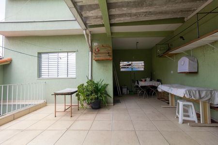 Casa à venda com 202m², 5 quartos e 3 vagas Casa à venda com 202m², 5 quartos e 3 vagasVaranda
