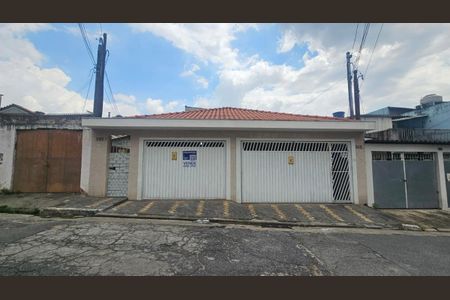 Casa à venda com 202m², 5 quartos e 3 vagas Casa à venda com 202m², 5 quartos e 3 vagasFachada