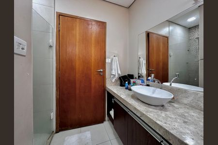 Casa à venda com 165m², 3 quartos e 2 vagasBanheiro 