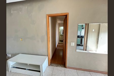 Corredor de apartamento para alugar com 2 quartos, 52m² em Lins de Vasconcelos, Rio de Janeiro